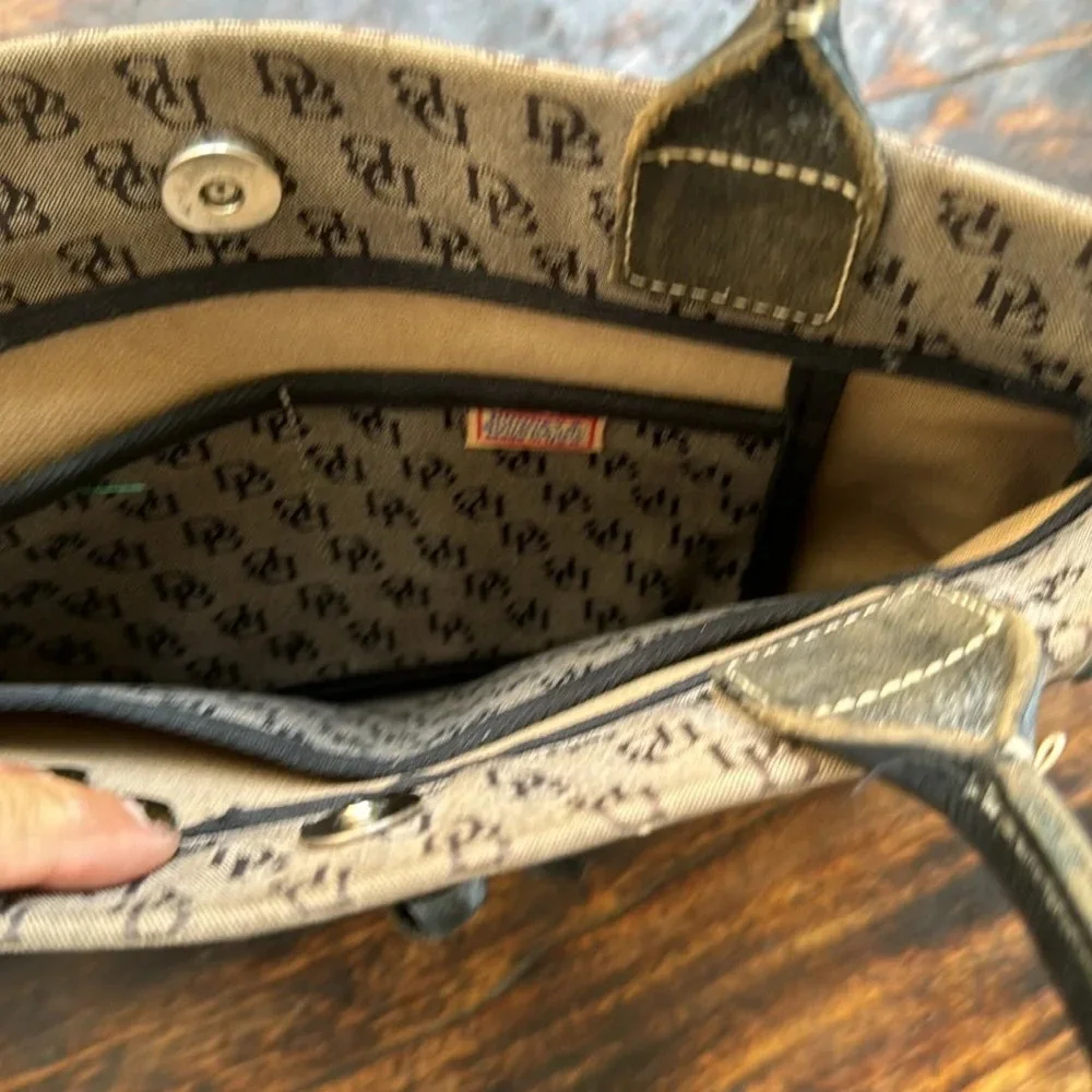Dooney & Bourke authentic  classic vintage Handbag Gray & Black
